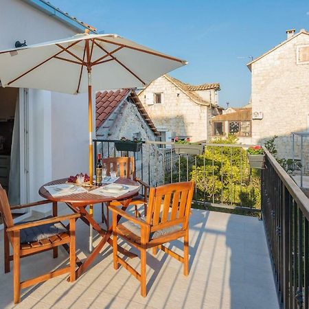 Zlatin Dvor - Apartments For 3, Terrace, Trogir Center, Beach At 5-Min, Bike Friendly 외부 사진
