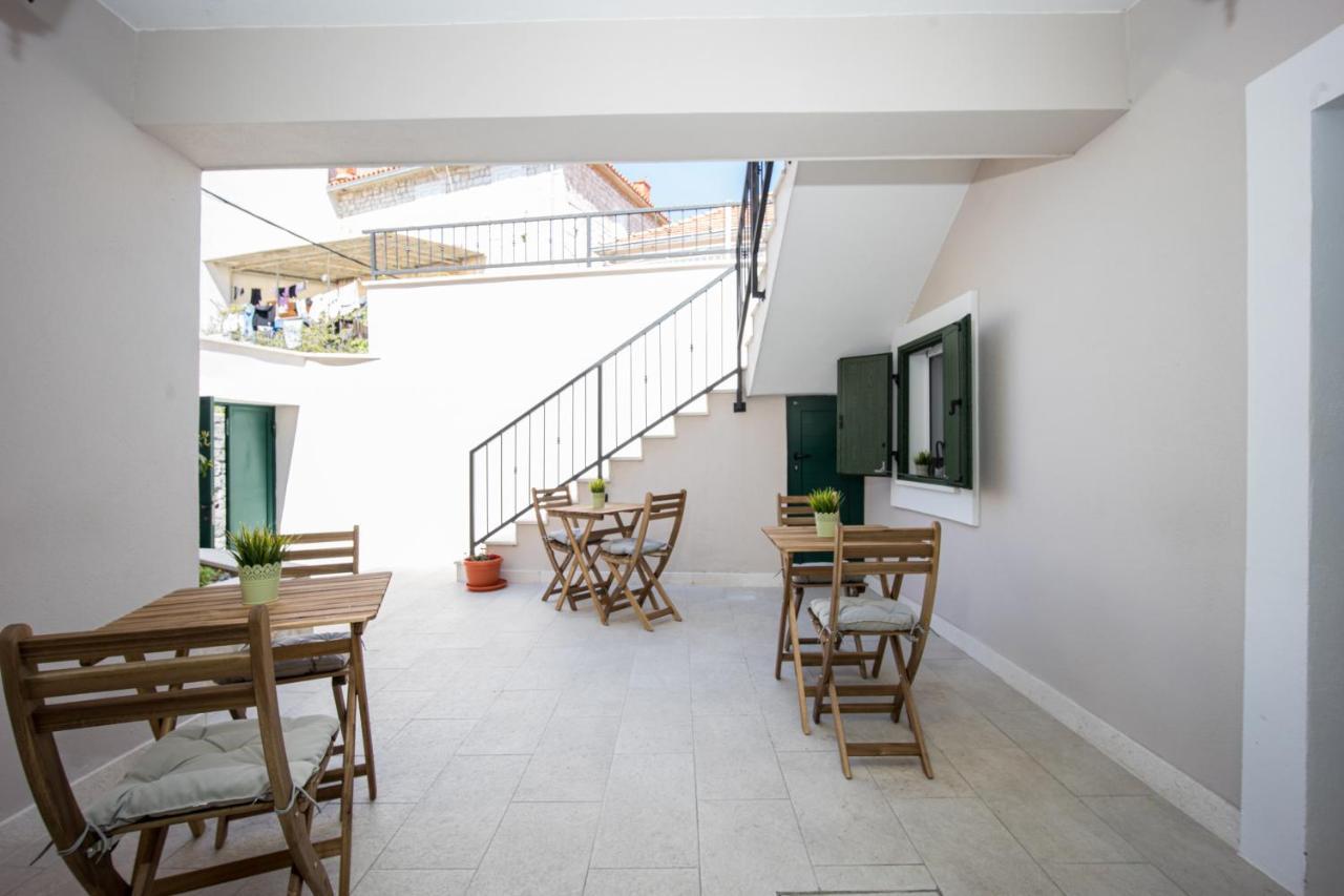 Zlatin Dvor - Apartments For 3, Terrace, Trogir Center, Beach At 5-Min, Bike Friendly 외부 사진