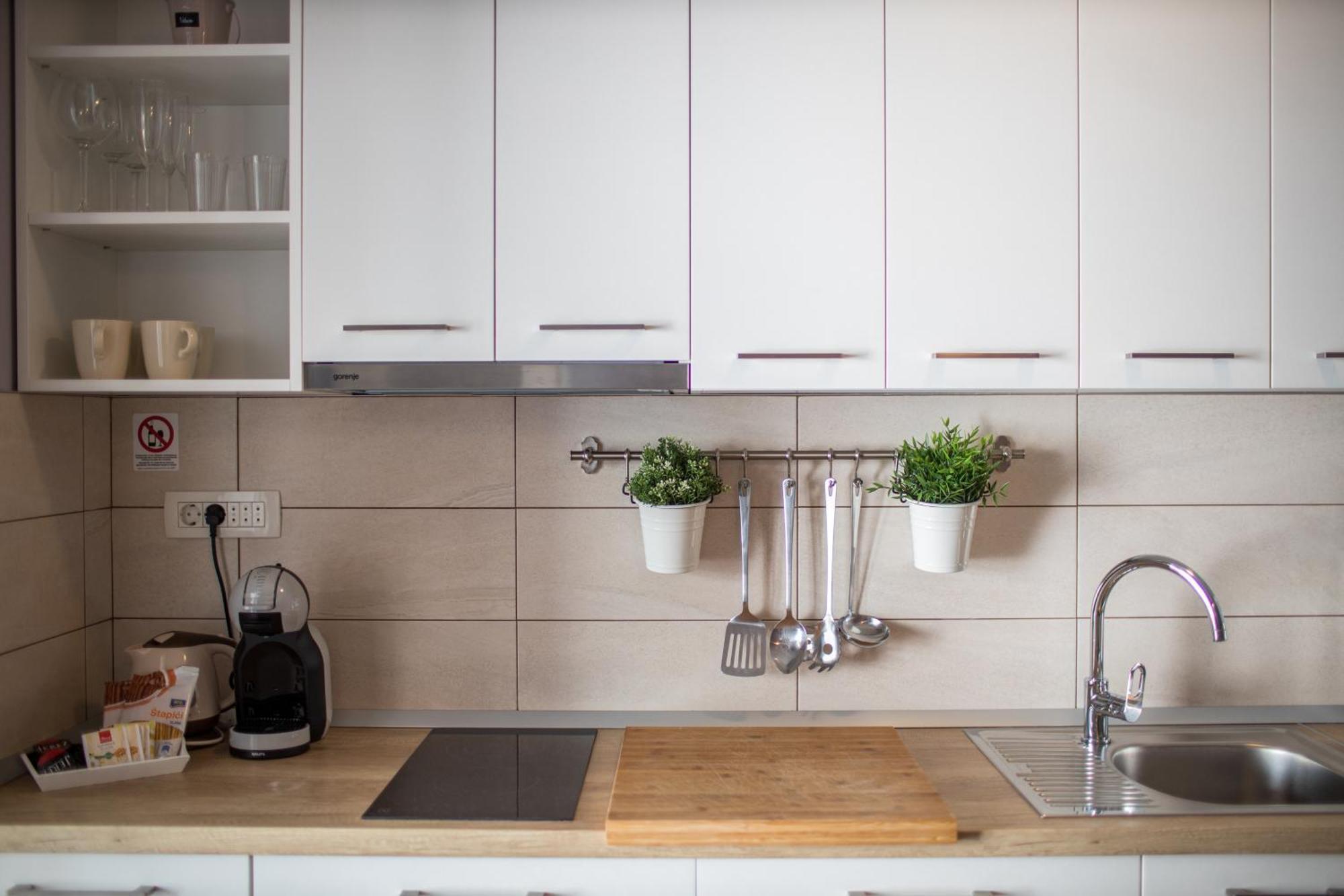 Zlatin Dvor - Apartments For 3, Terrace, Trogir Center, Beach At 5-Min, Bike Friendly 객실 사진
