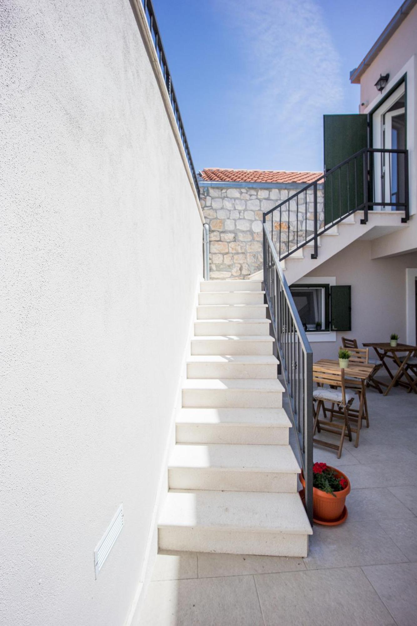 Zlatin Dvor - Apartments For 3, Terrace, Trogir Center, Beach At 5-Min, Bike Friendly 객실 사진