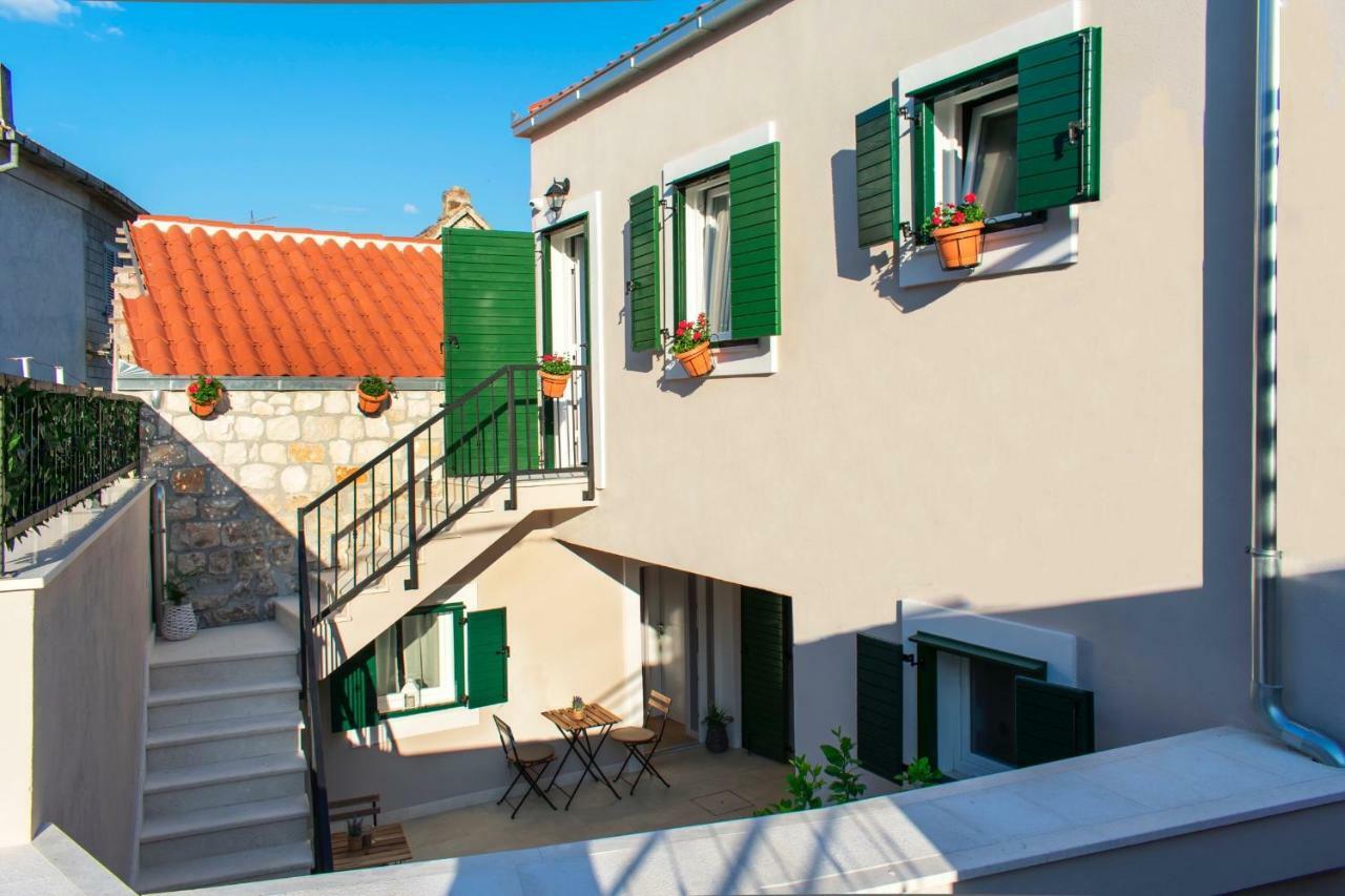 Zlatin Dvor - Apartments For 3, Terrace, Trogir Center, Beach At 5-Min, Bike Friendly 외부 사진